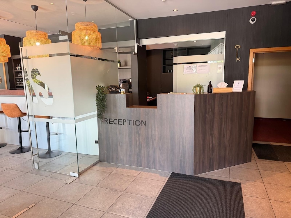 BEST WESTERN AXIS HOTEL 4/53