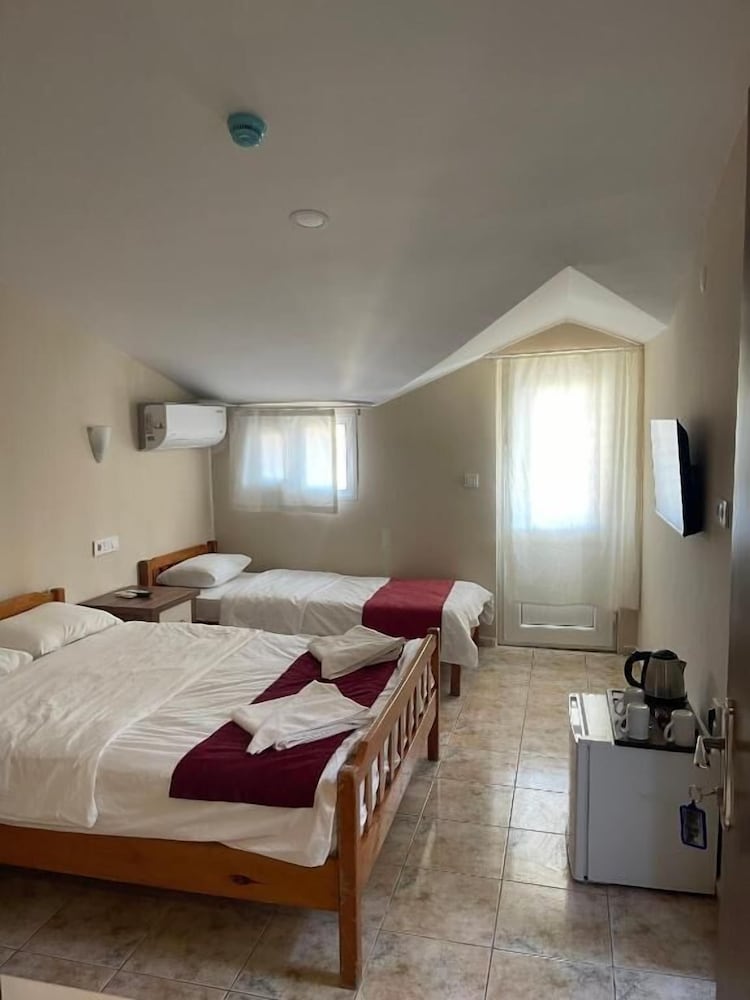 2 Bedrooms, Classic, Apartment, 1 Single and 2 Double Beds, Pool View