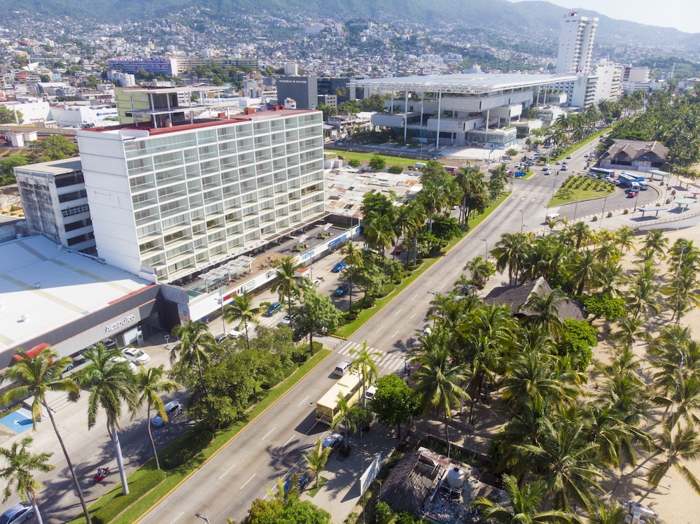 Ramada by Wyndham Acapulco Hotel and Suites 3/61