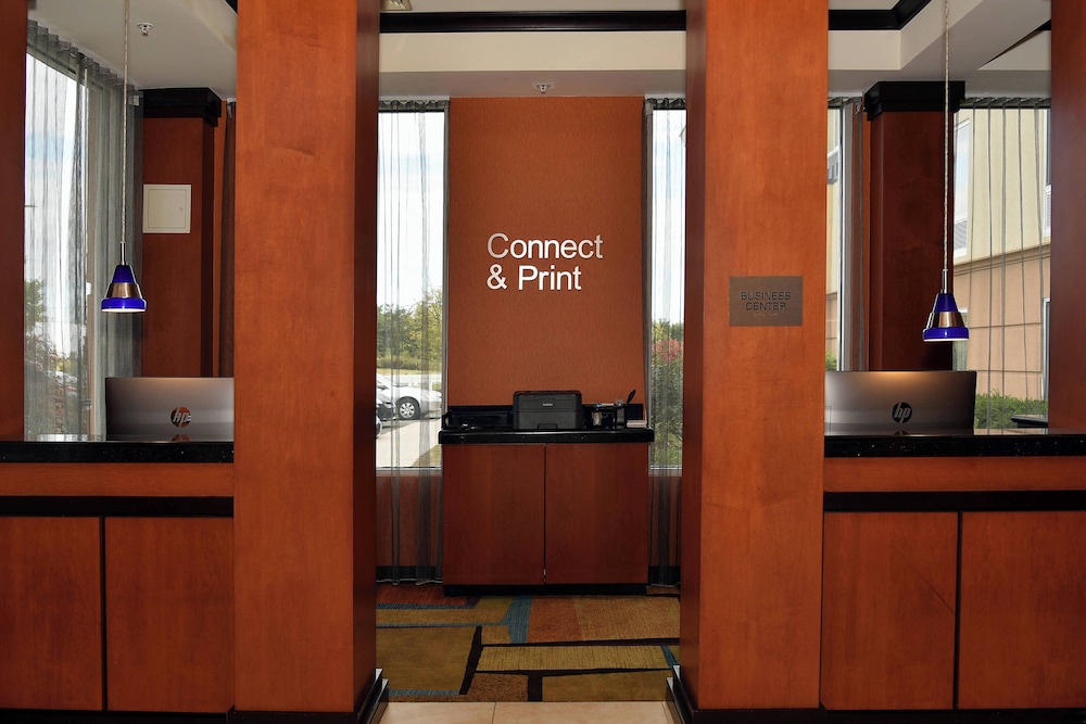 Lobby at Fairfield Inn & Suites Hartford Airport, WINDSOR LOCKS - CT