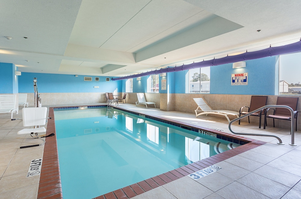 Holiday Inn Express Hotel Suites Byram 45/70