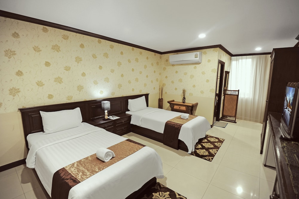 ROMENA GRAND HOTEL 10/40