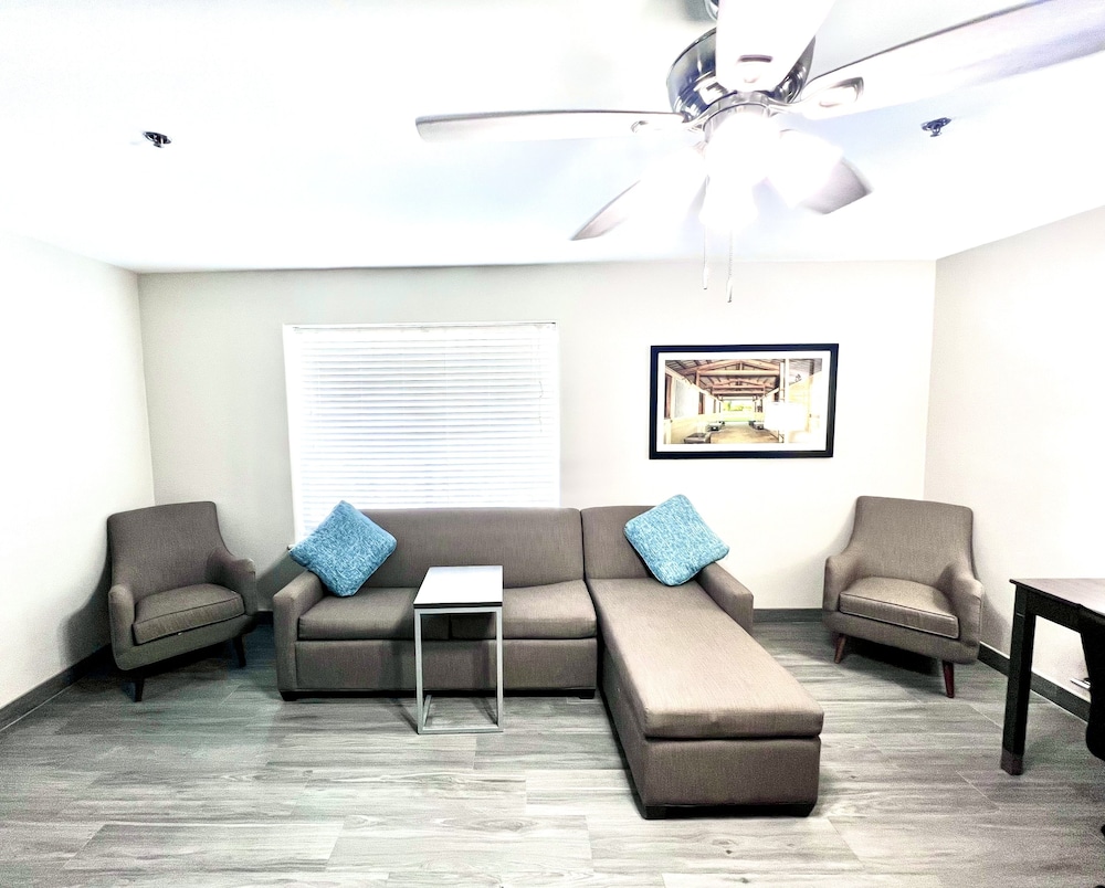 La Quinta Inn & Suites by Wyndham Pharr North McAllen 43/58