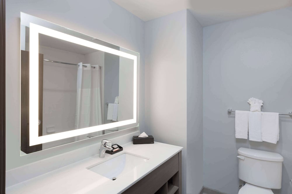 Days Inn & Suites by Wyndham Houston NW Cypress 26/26