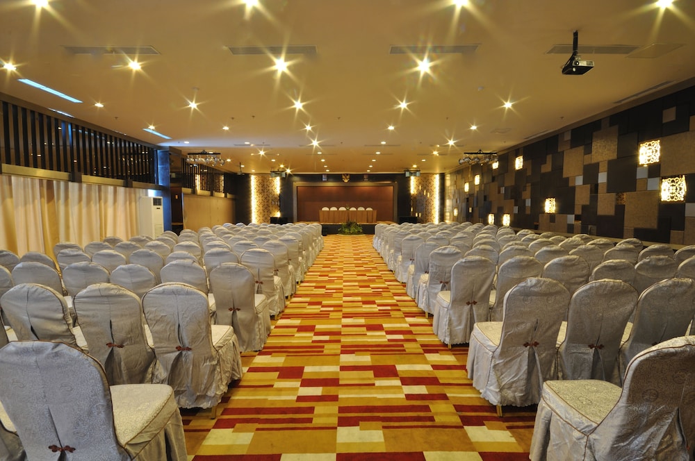 Hermes Palace Medan 52/58