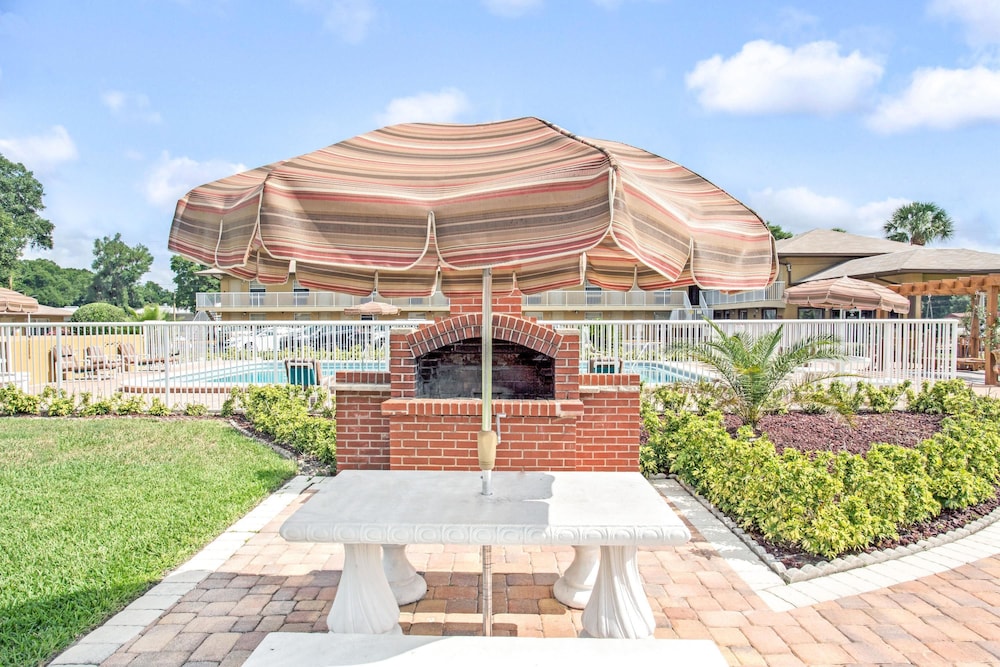 Days Inn By Wyndham Orange City/Deland 9/39