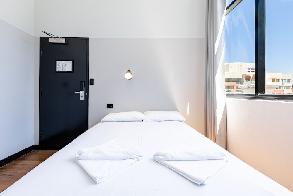 ROOM, DOUBLE BED