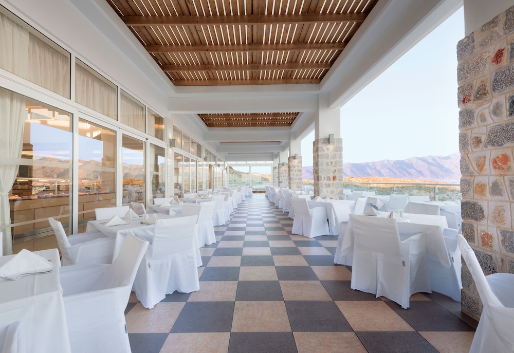Grand Blue Beach Hotel 65/94