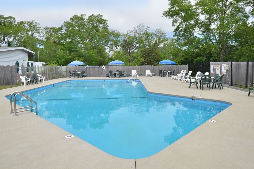 Blue Dolphin Inn 3/41