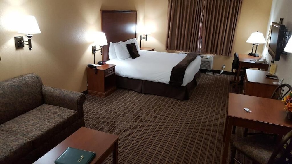 Expressway Suites Fargo 6/25