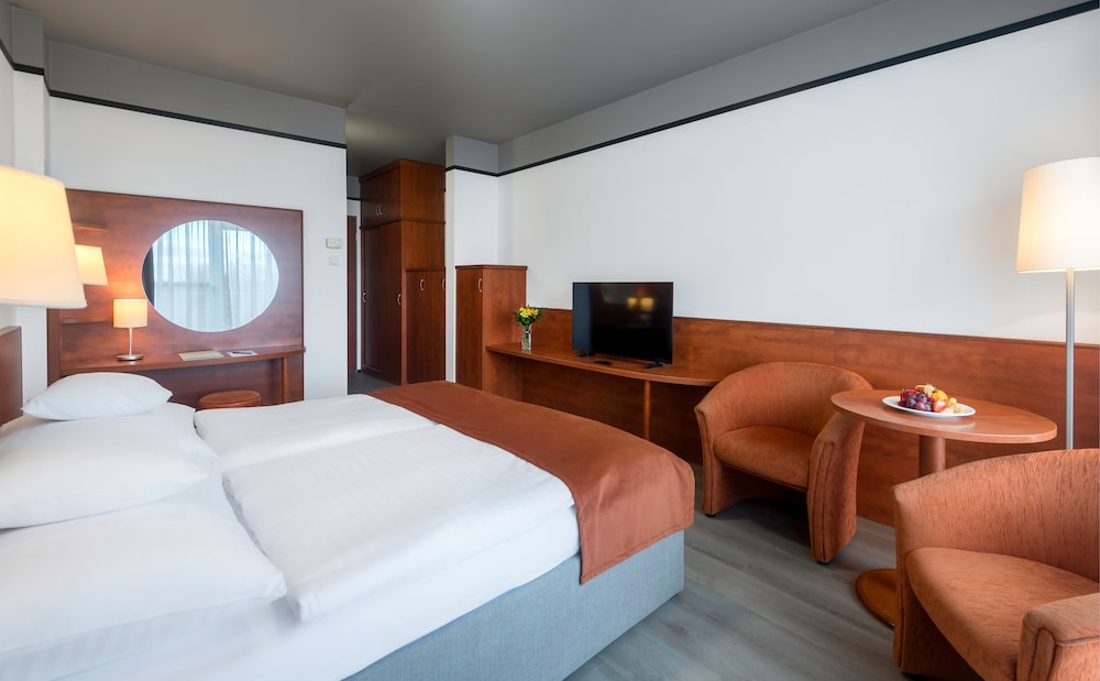 Superior, Double Bed, West Wing