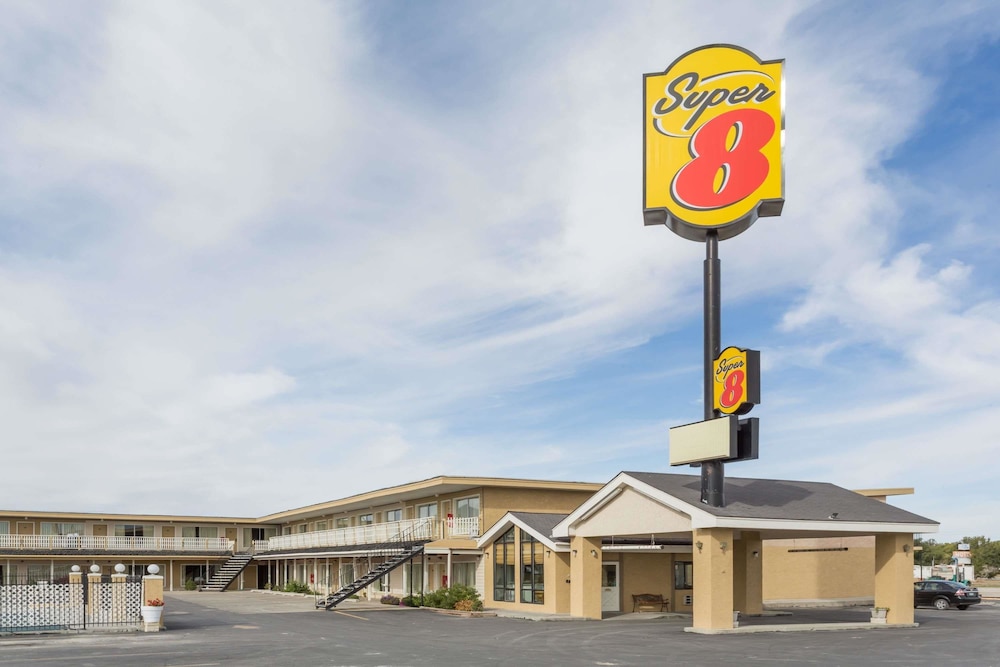 Super 8 By Wyndham Wells 16/34