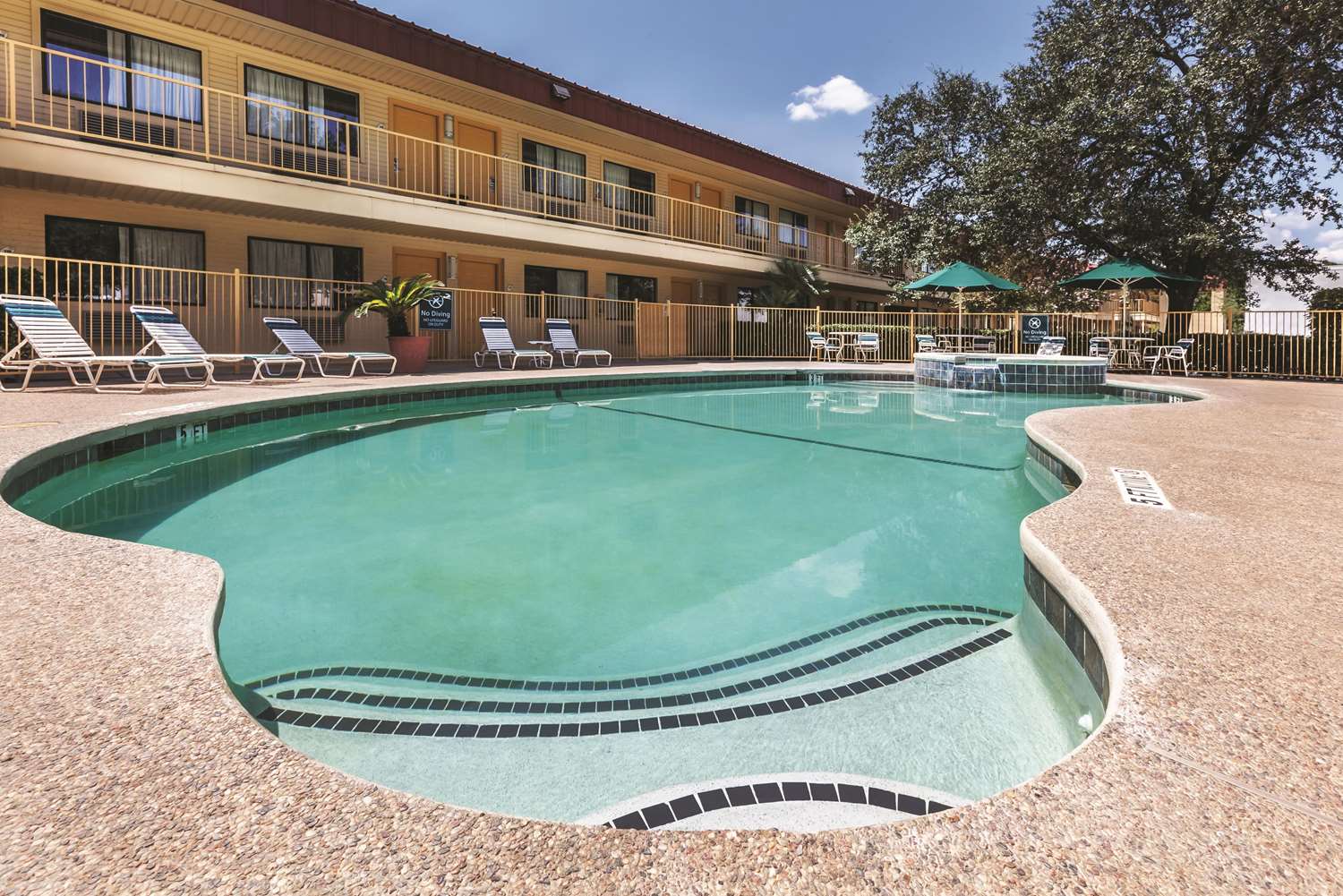 La Quinta Inn San Marcos 37/42