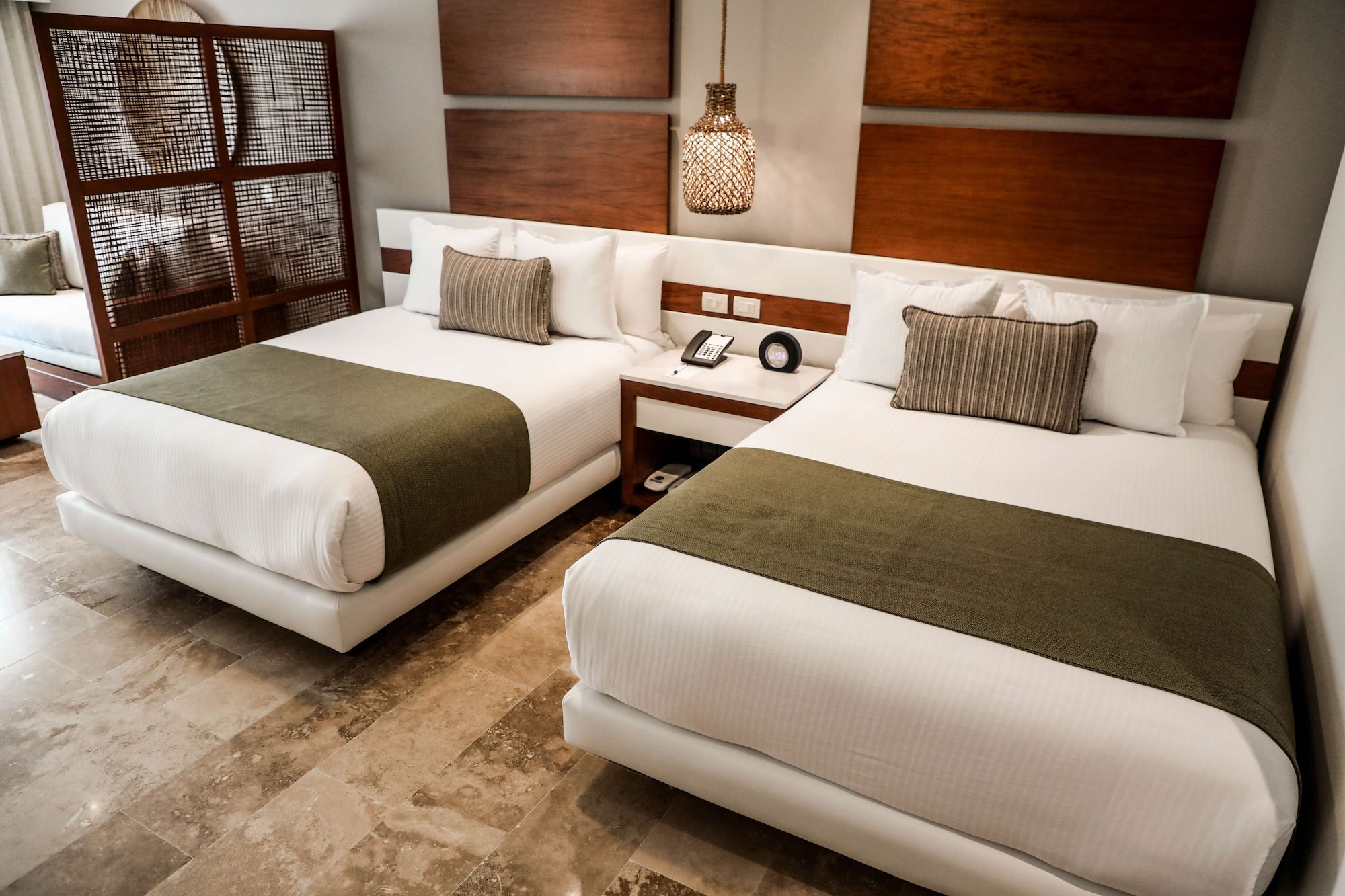 JUNIOR SUITE, DELUXE, 2 QUEEN BEDS