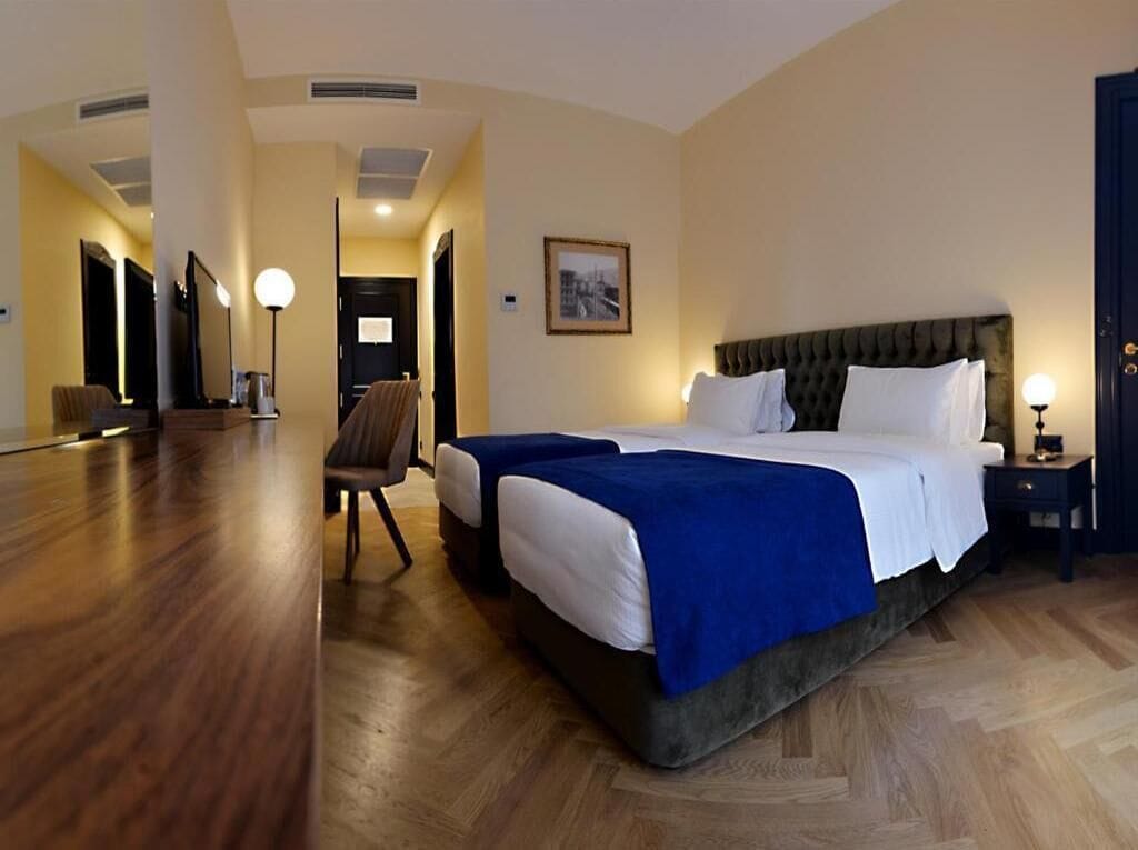 Atoneli, Twin Beds