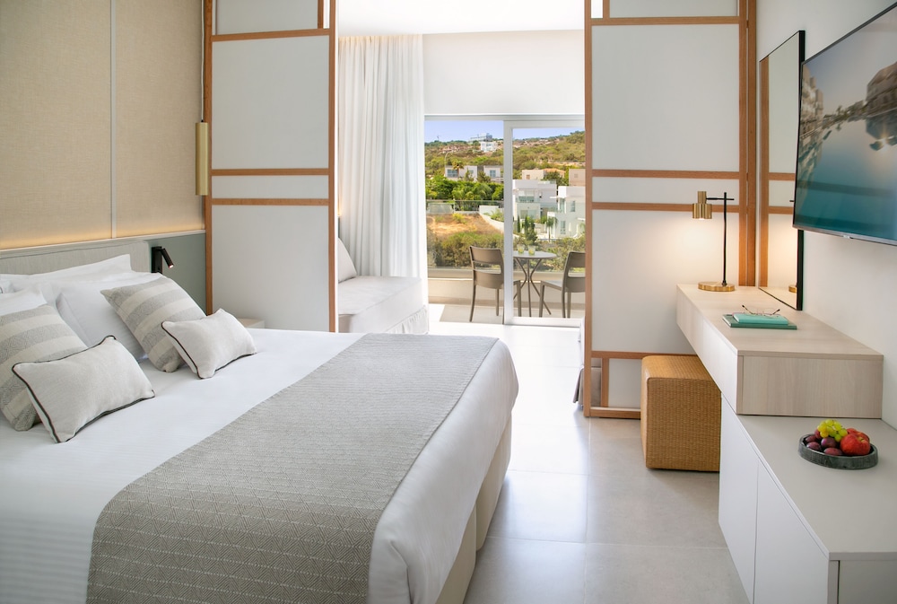 FAMILY, QUEEN BED, INLAND VIEW, 2 SOFA