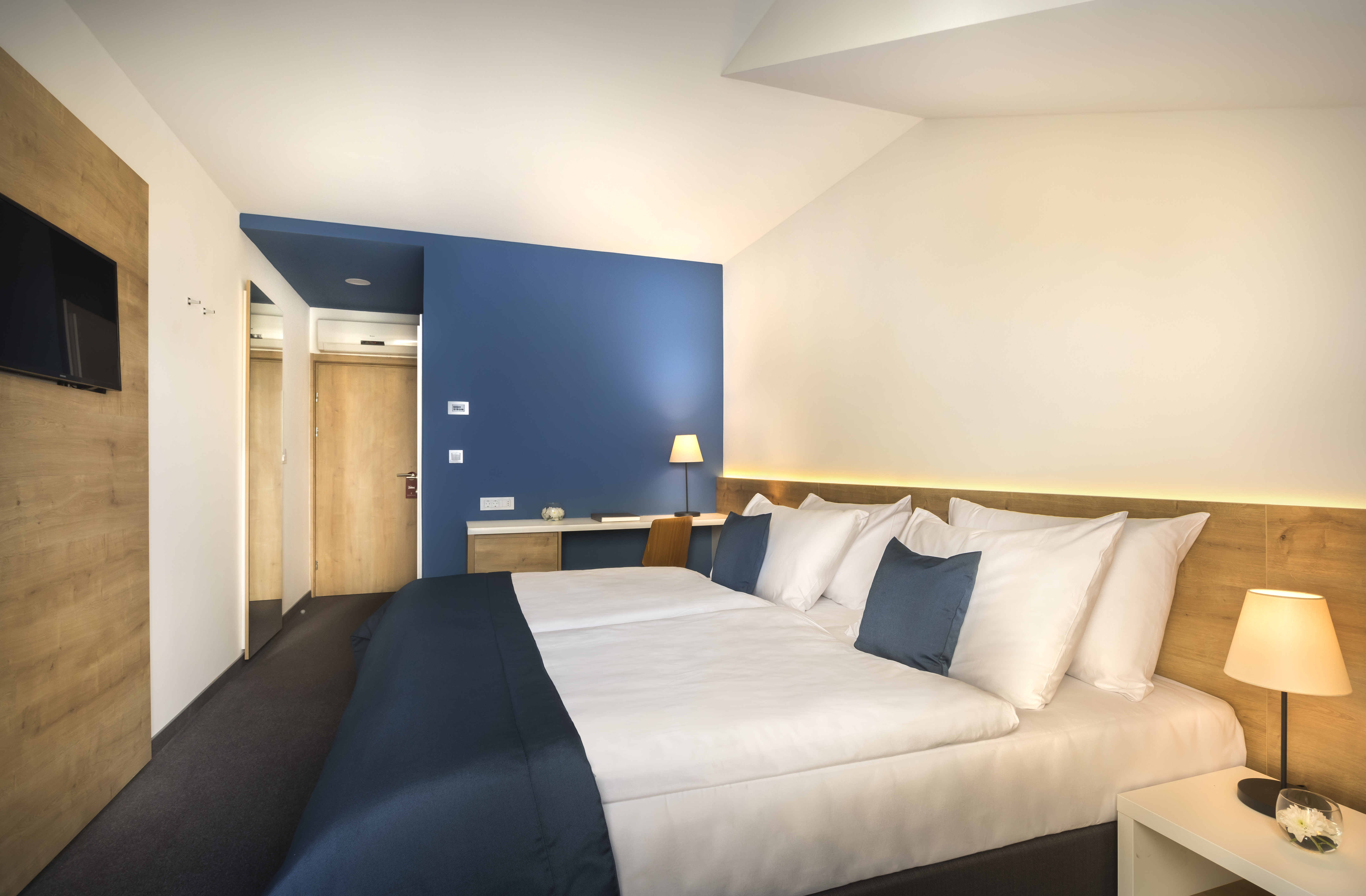 Room, Double Bed, Lateral Side Sea View, Balcony