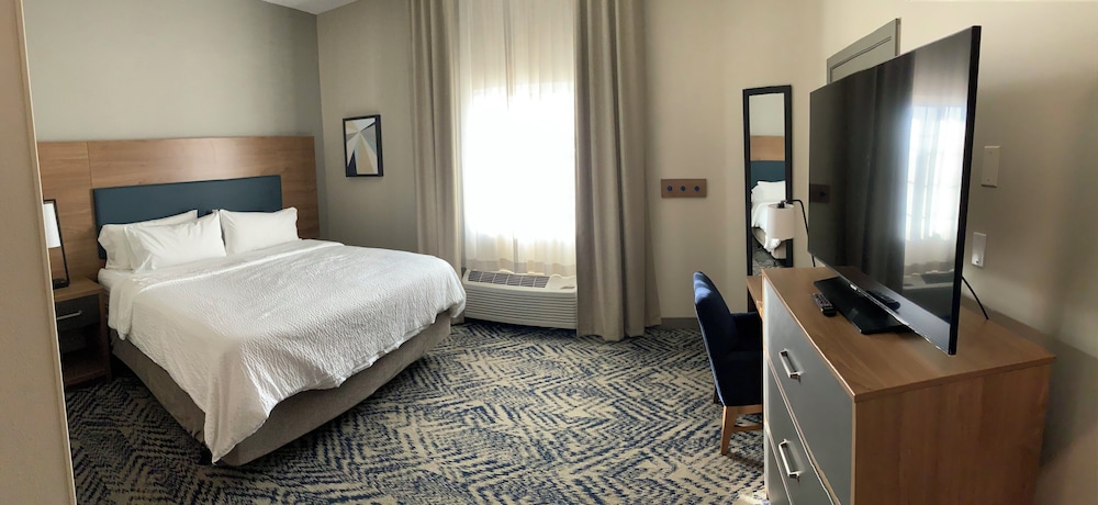 Candlewood Suites Oklahoma City-Moore 8/38