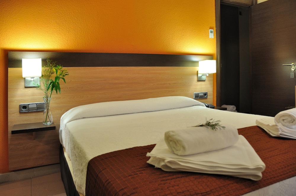 Hostal Ballesta 25/69