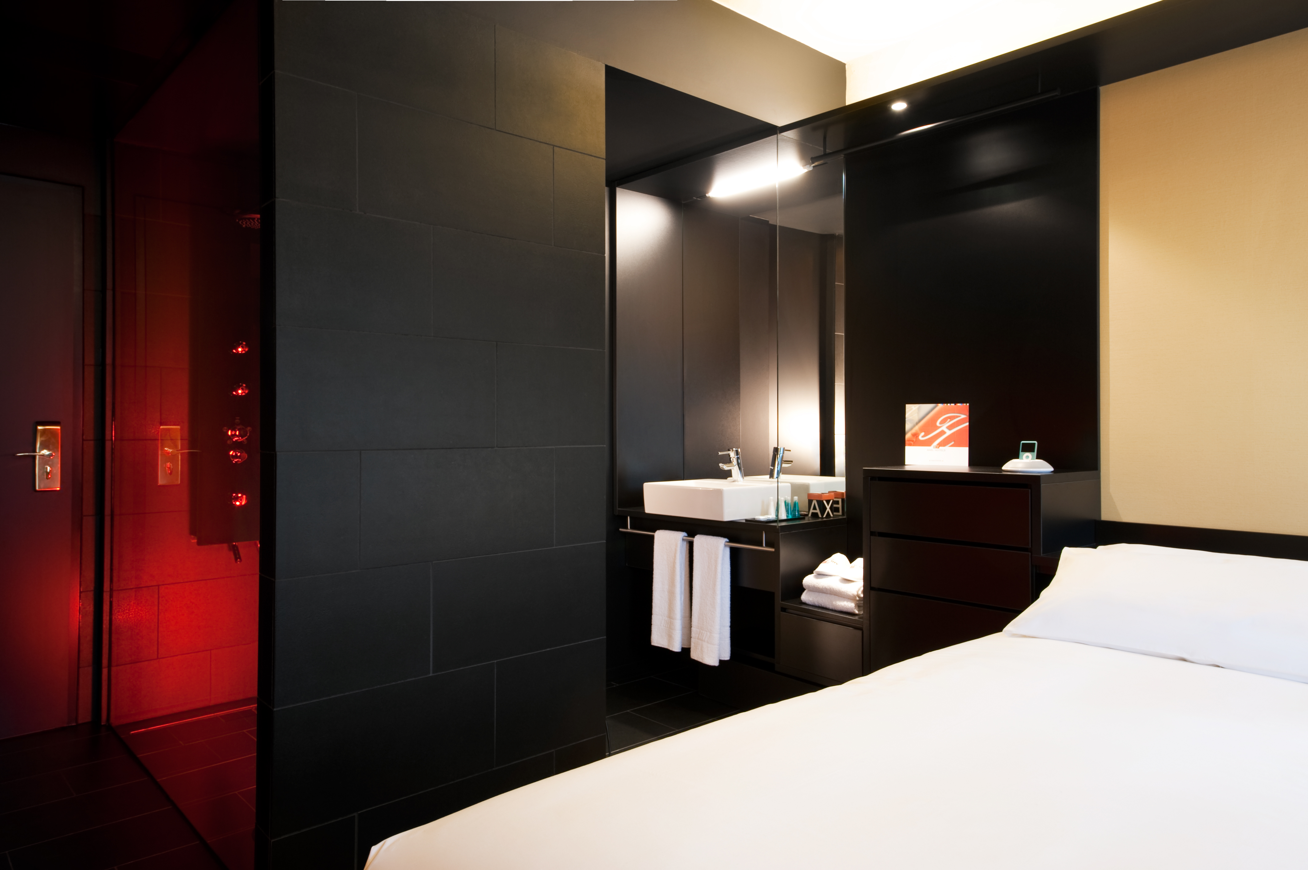 AXEL, CITY, SINGLE, DOUBLE BED