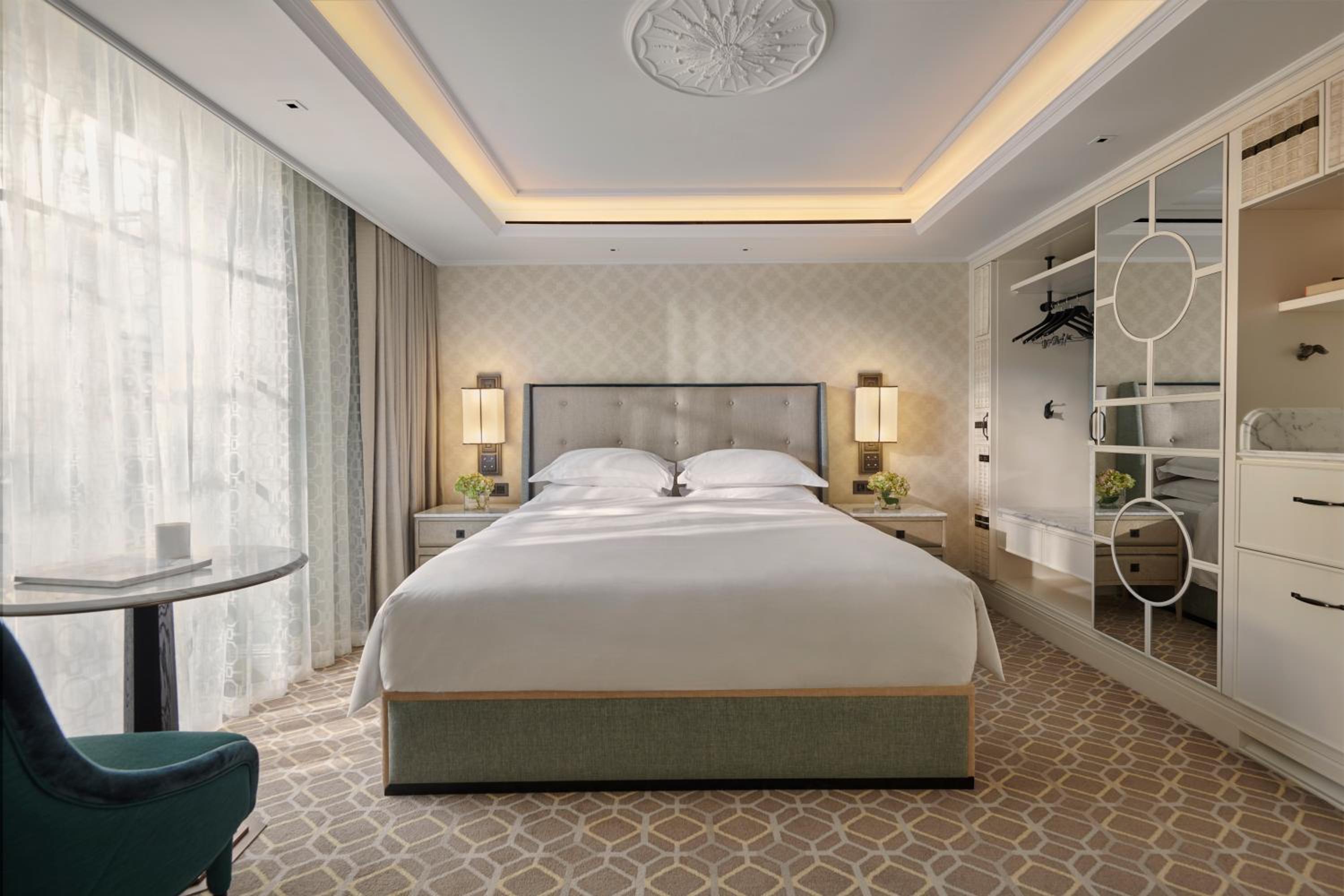 PREMIER, KING BED, BALCONY