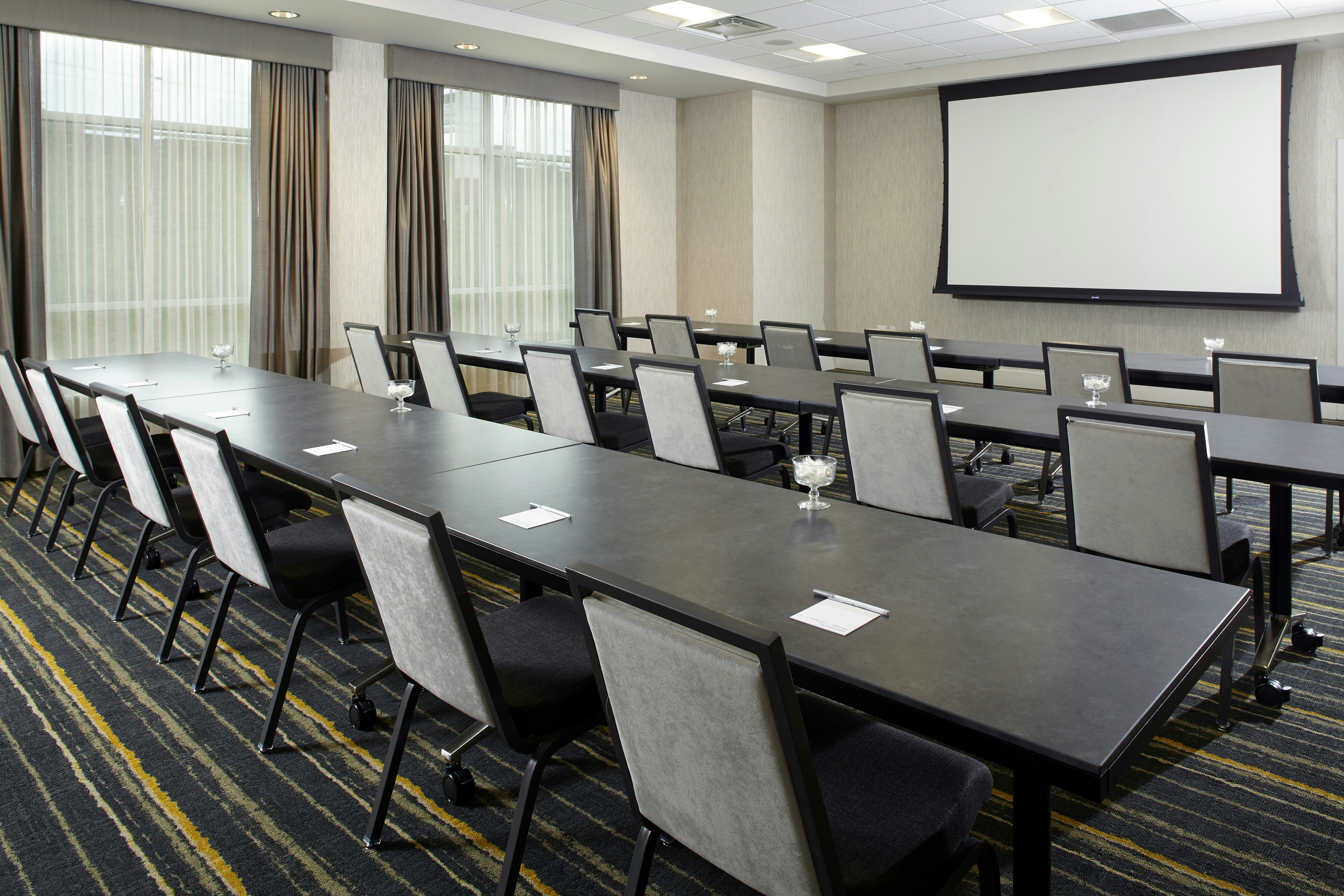 Hampton Inn Suites Pittsburgh Airport South Settlers Ridge 53/60