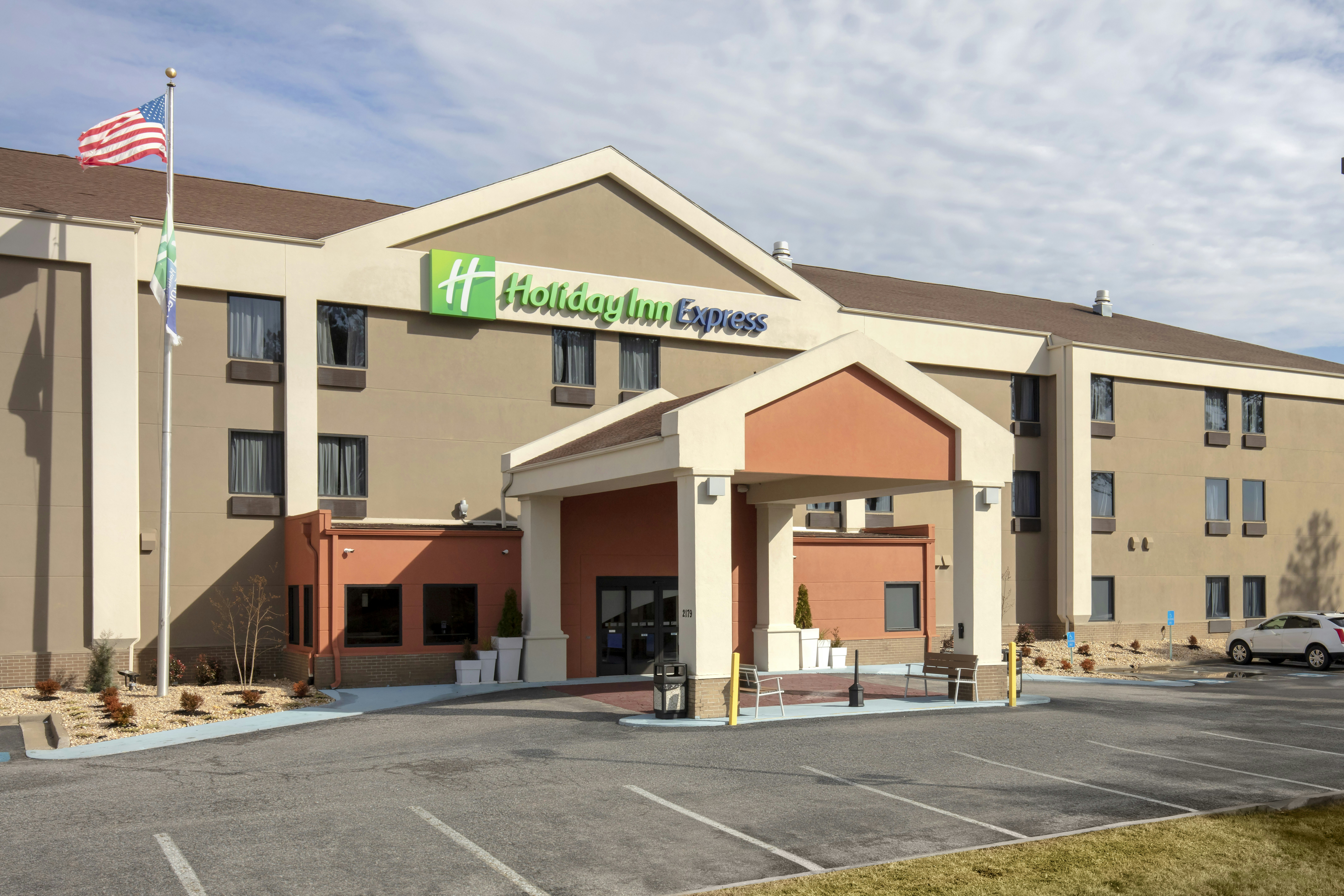 Holiday Inn Express Metropolis 41/43