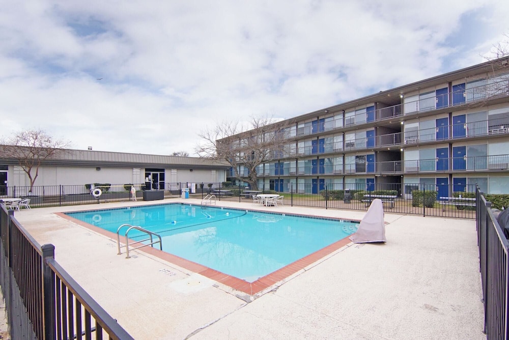 Motel6 Mesquite, TX – Town East 6/42