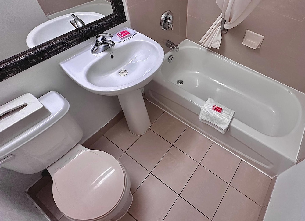 غرفة قياسية بسريرين كوين، Econo Lodge City Centre Kingston 9/10