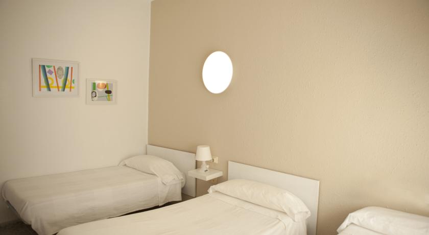 Room, Triple