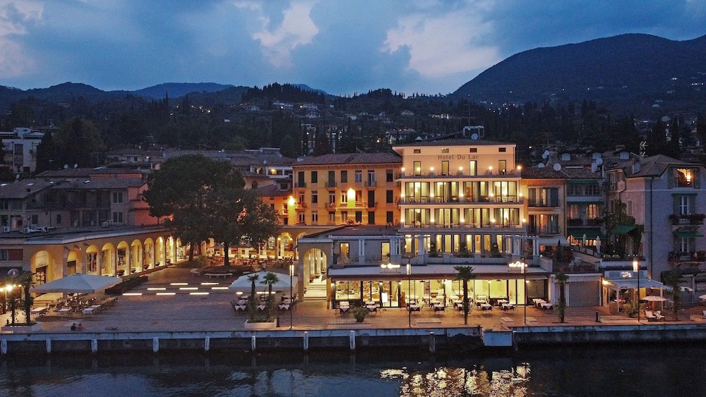 Du Lac Hotel 4/69