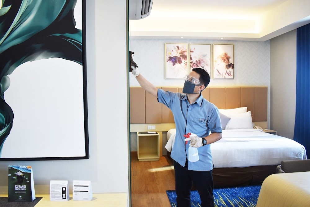 Luminor Hotel Airport Sidoarjo By WH, Best Choice and Strategic Location with a Rooftop area in Town 13/38