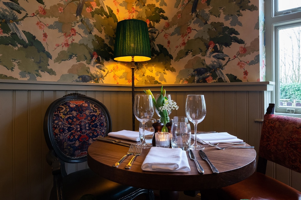 The Carnarvon Arms 43/53