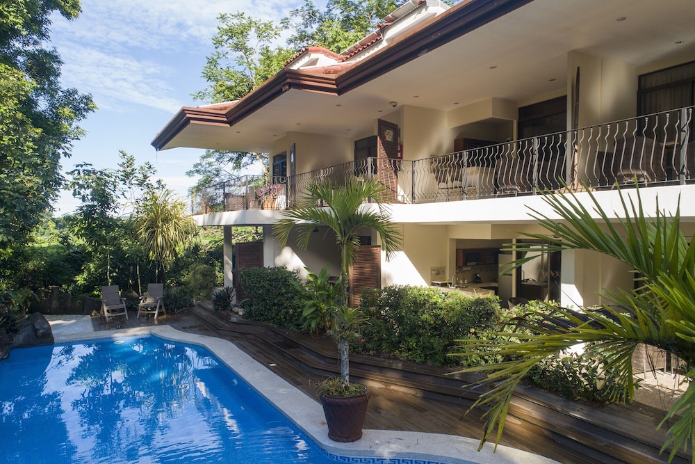 Pumilio Mountain Ocean Hotel 4/50