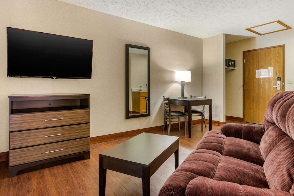 Econo Lodge Traverse City South 23/31
