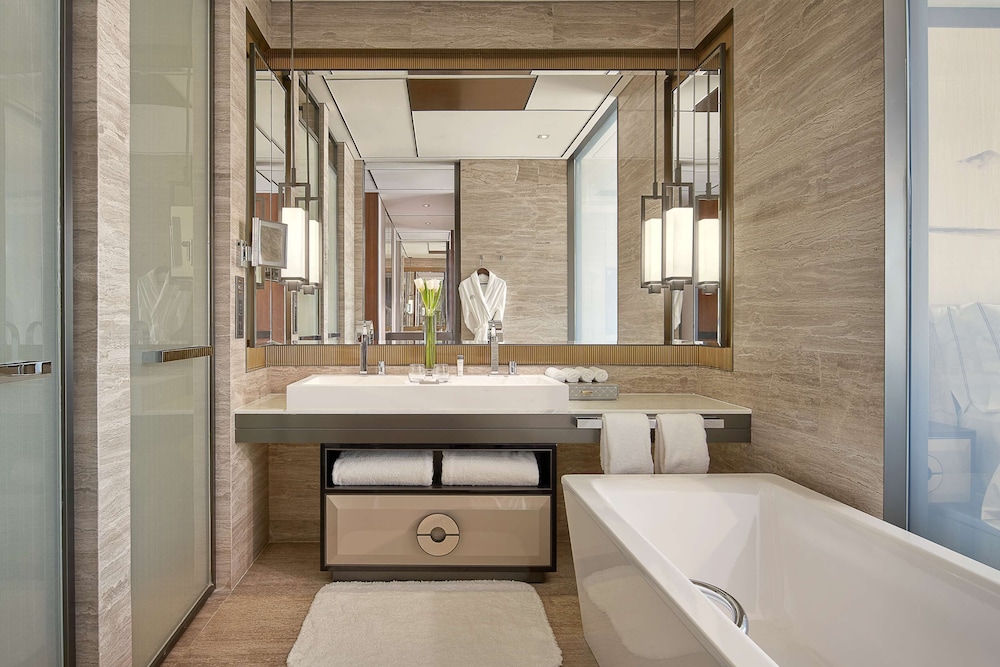 Metropolitan, Suite, King Bed, City View