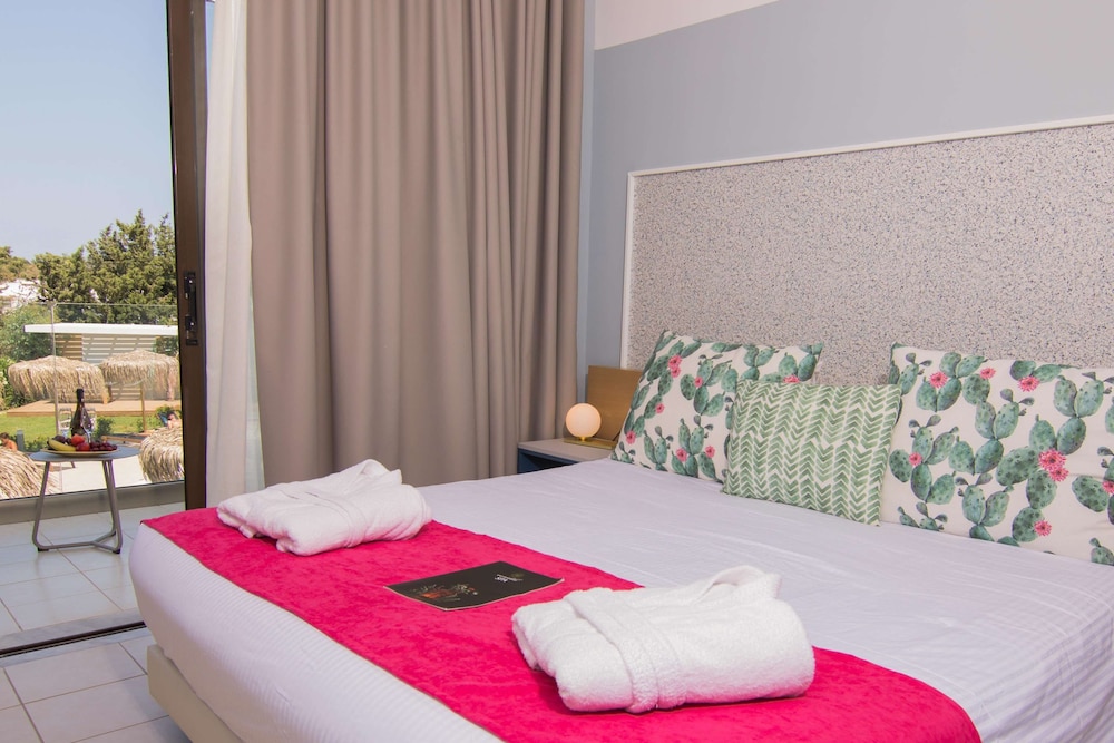 Deluxe, Double Bed, Garden or Pool View، Lindos Breeze Beach Hotel 5/10