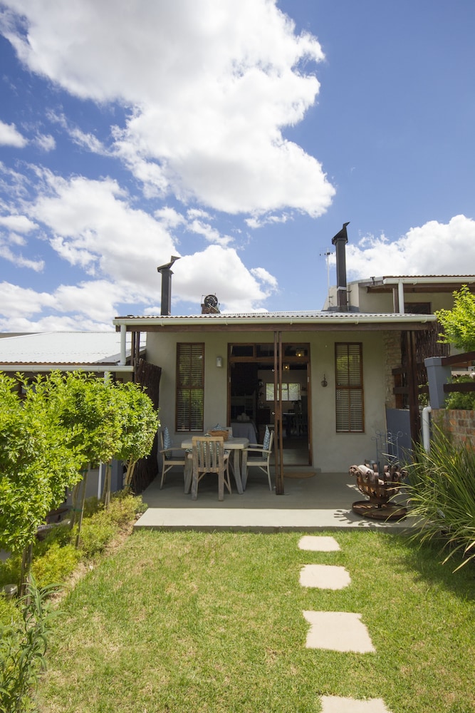 A Hilltop Country Retreat 4/50