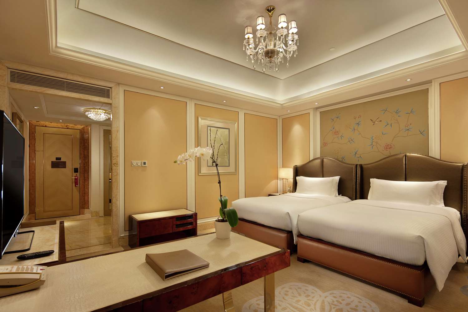 DELUXE, 2 DOUBLE BEDS