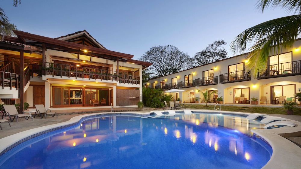 The Coast Beachfront Hotel 2/50