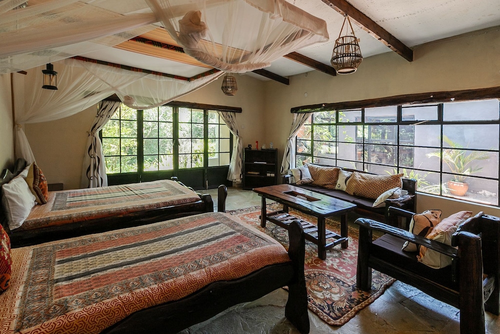 Punda Milias Camp Nakuru 18/50