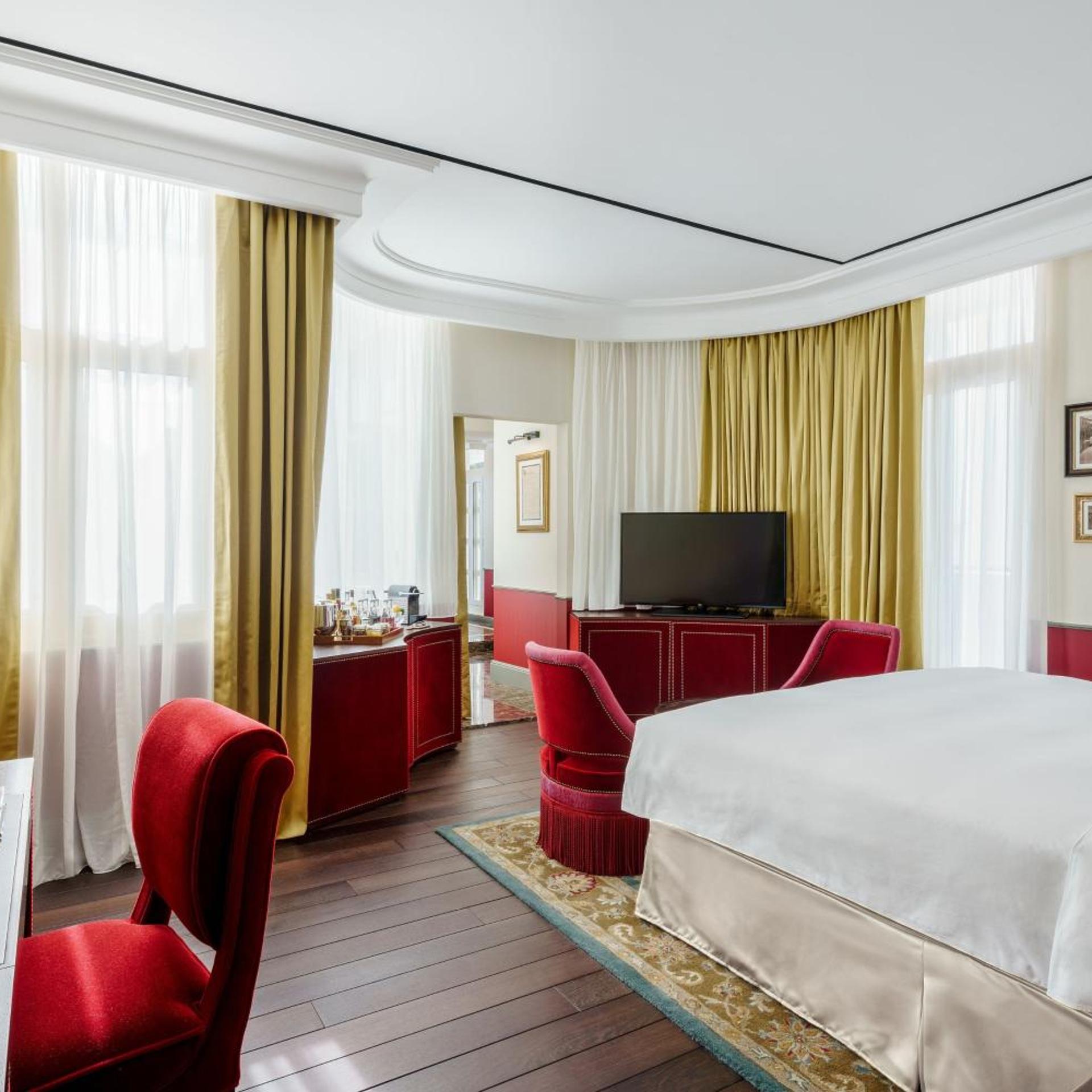Maxwell, Club, Studio, King Bed, Living Area, Club Lounge Access, Large