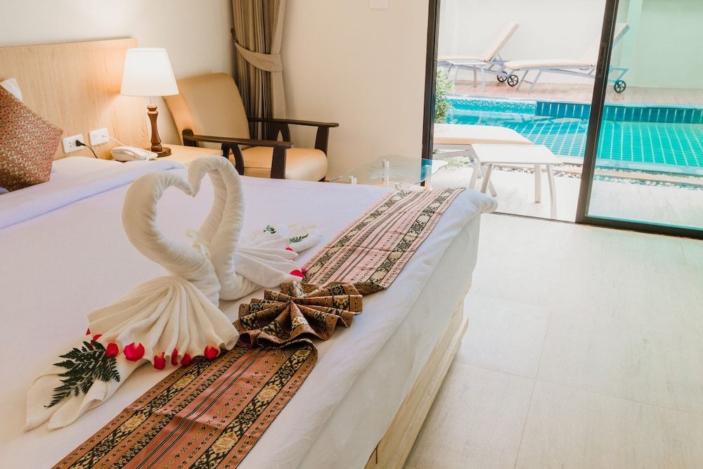 Airport Beach Hotel Phuket 16/41