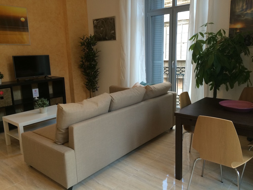 Life Apartments Alameda Colon 40/58