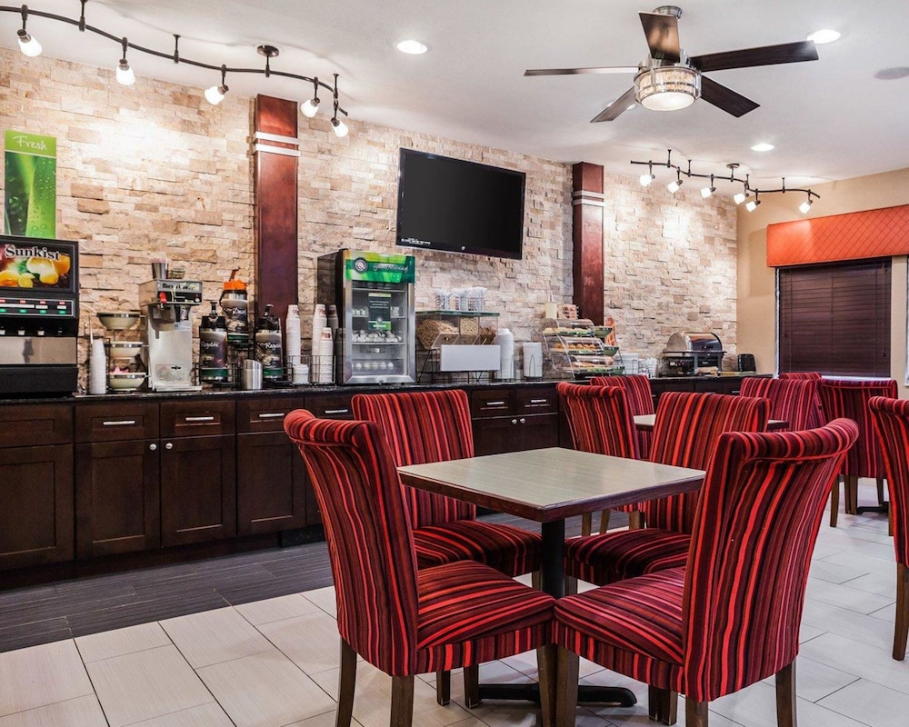Quality Inn & Suites Des Moines Airport 32/50