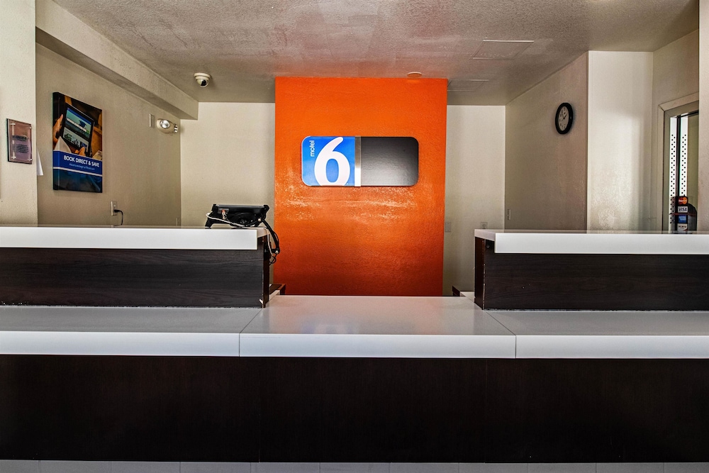 Motel6 Palatine, IL - Chicago Northwest 8/52