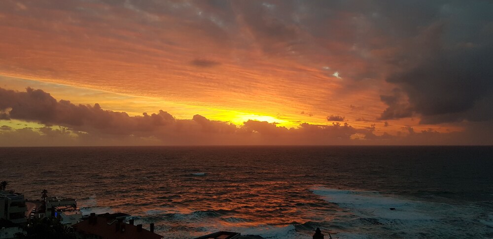 The Clarendon - Bantry Bay 34/50