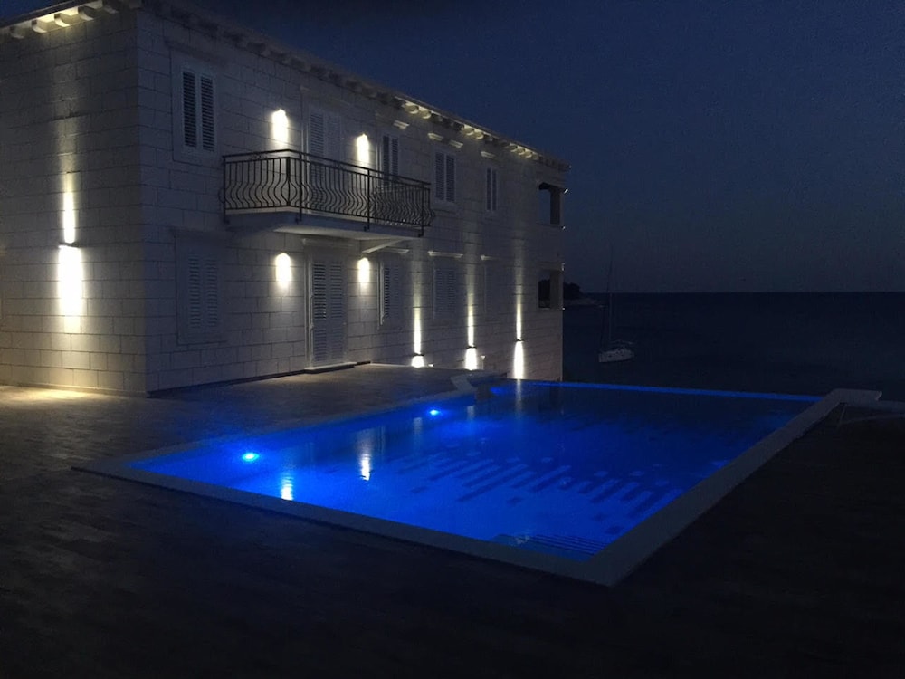 Boutique Pine Tree apartments 22/50