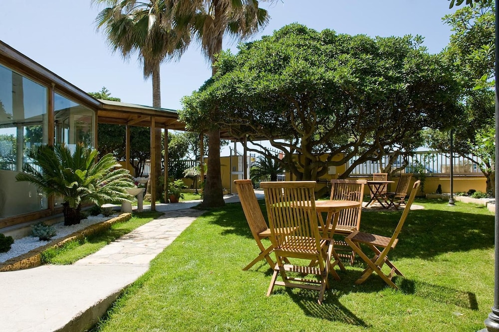 Hotel La Riva 58/63