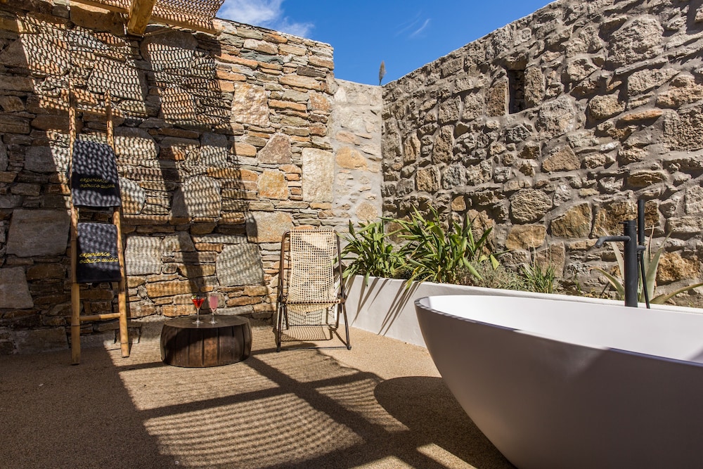 Ostraco Suites 55/75